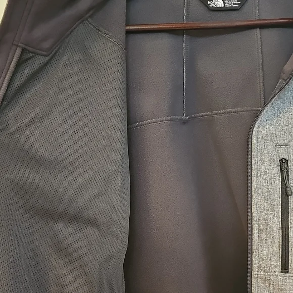 The North Face Men's Charcoal Performance Jacket - Picture 5 of 6